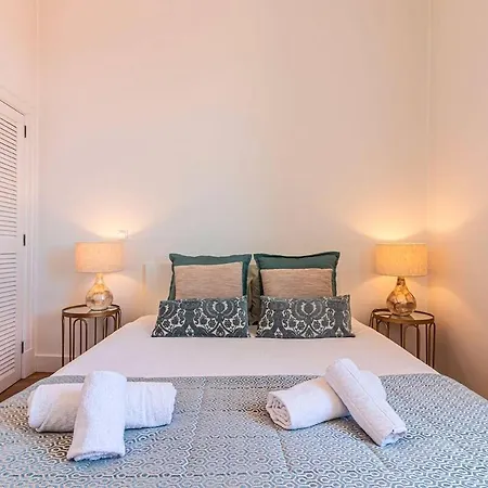 Classic, Modern Comfort In The Center Of 公寓