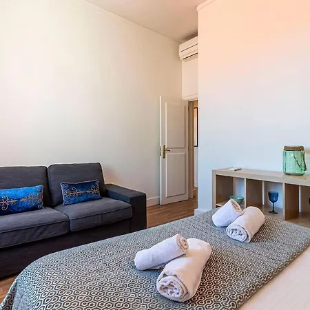 Апартаменти Classic, Modern Comfort In The Center Of Лісабон