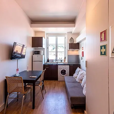 Classic, Modern Comfort In The Center Of Lizbona